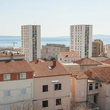 Nina Apartment Split