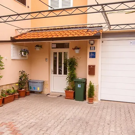 Nina Apartment *